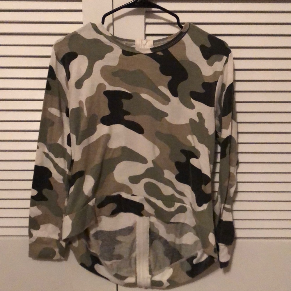 High low Camo long sleeve shirt